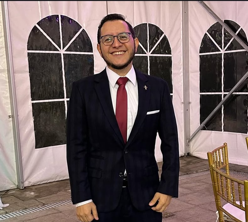 Dr. Oliver Josué Aroche Álvarez